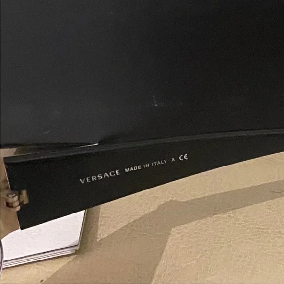 ✨Versace sunglasses 😎 - Picture 3 of 7